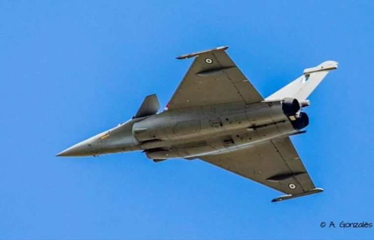 Ταραχή στους Τούρκους από το πρώτο Rafale με τα διακριτικά της ΠΑ